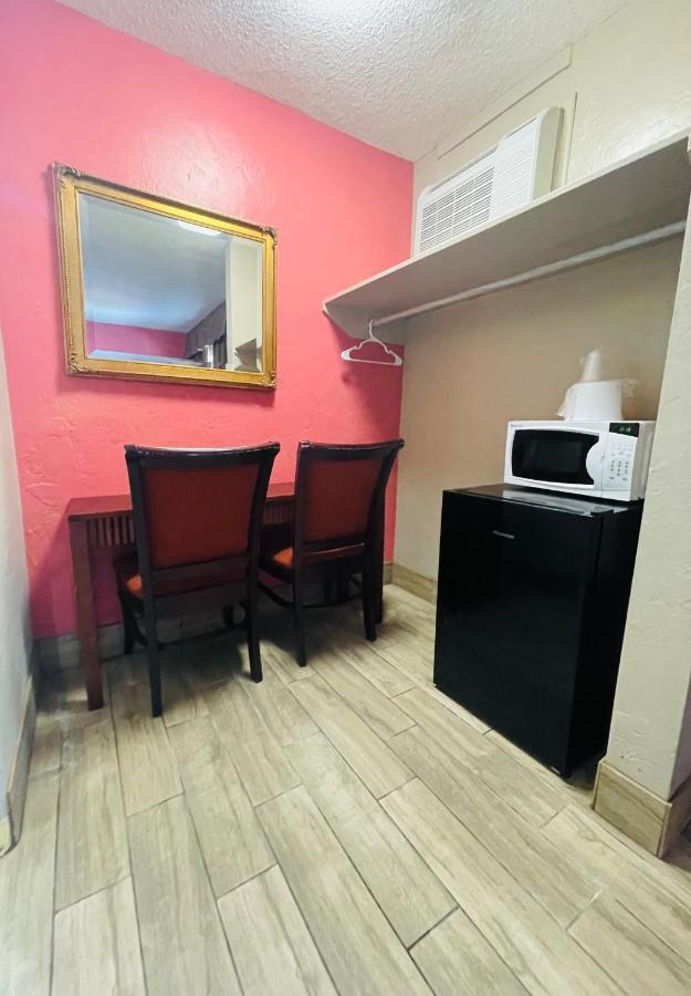 Budget Inn - St. Petersburg Extérieur photo