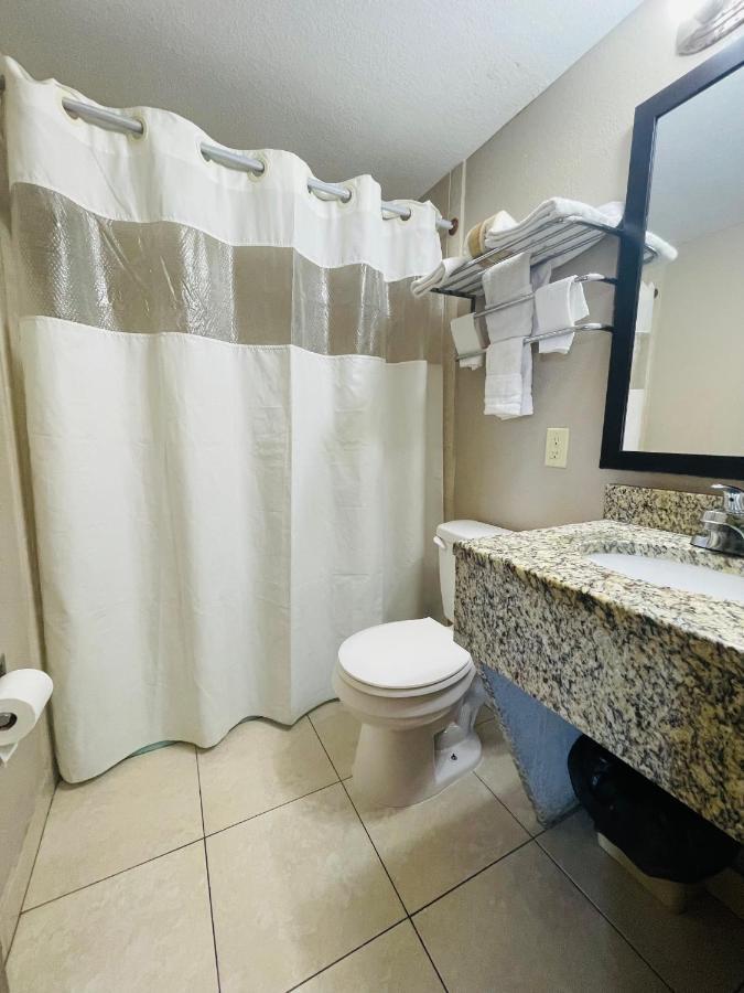 Budget Inn - St. Petersburg Extérieur photo