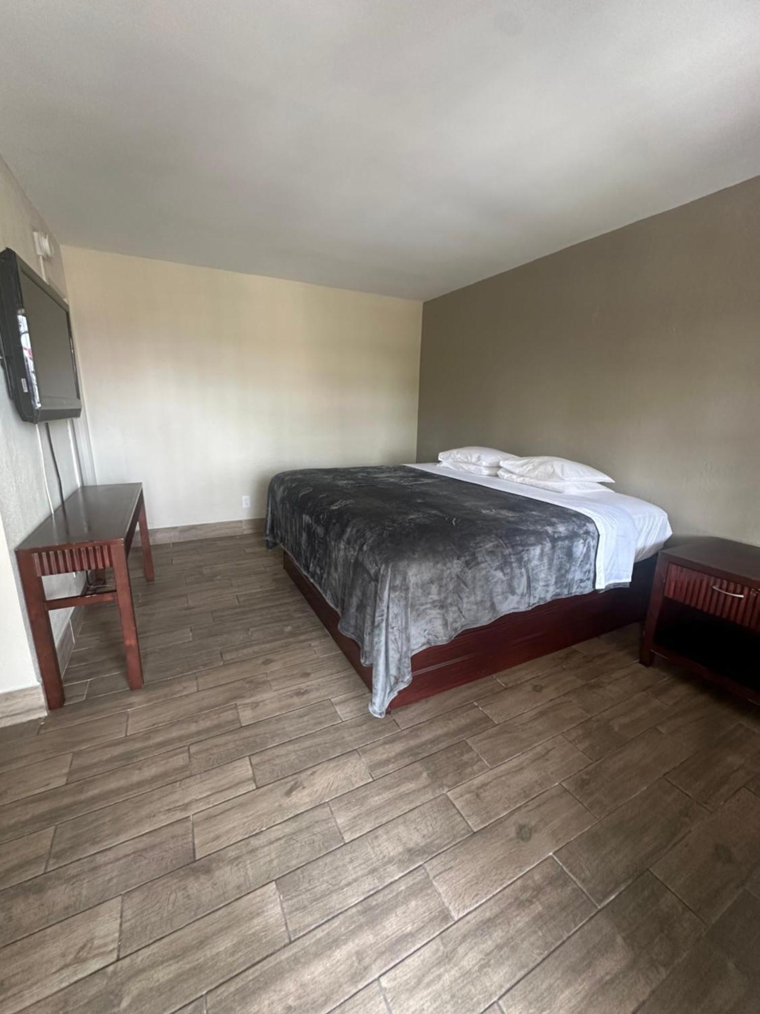 Budget Inn - St. Petersburg Extérieur photo